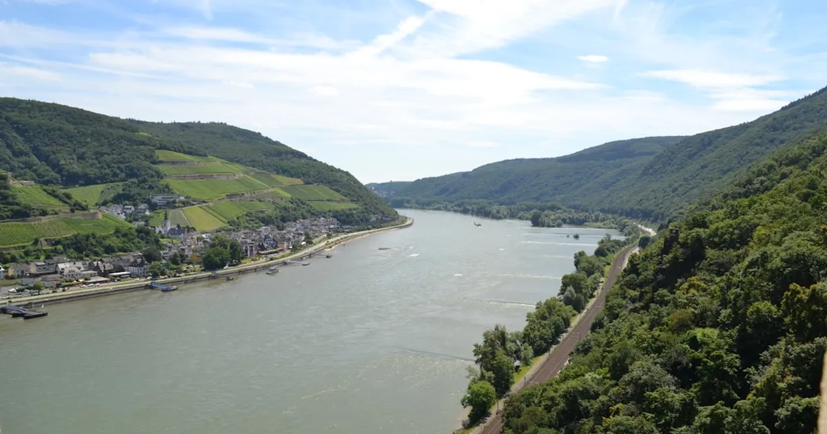 Rhein bricht Rekord: Schifffahrt im Notbetrieb
