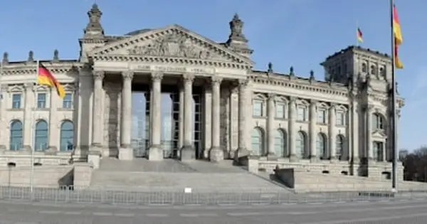 Schlechteste Zustimmung aller Zeiten: Merz und Klingbeil streiten über Spritpreise