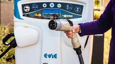 V2G in Deutschland: BMW startet, Infrastruktur fehlt