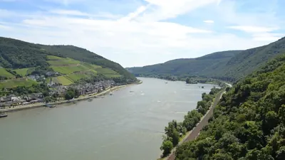 Rhein bricht Rekord: Schifffahrt im Notbetrieb