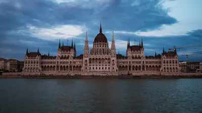 Péter Magyar gewinnt Ungarnwahl: Orbáns 16 Jahre enden mit Zweidrittelmehrheit