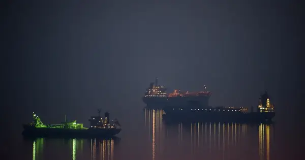 US-Navy blockiert Straße von Hormus: Ölpreis steigt auf 104 Dollar